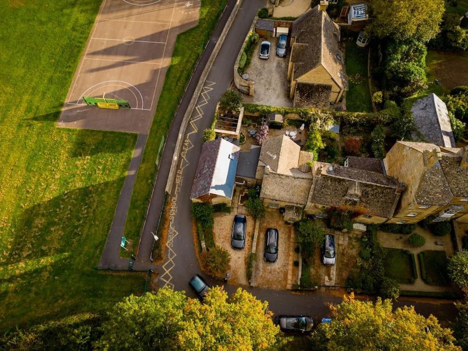 Cotswolds Corner Cottage Moreton-in-Marsh Exterior photo